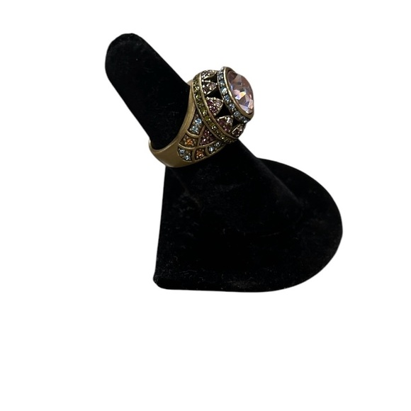 Vintage Heidi Daus pink purple brass tone statement ring w/ faceted dome, size 6 - Picture 3 of 8